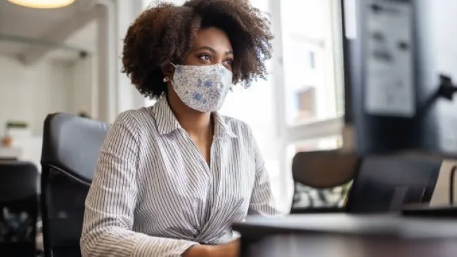 Employee wearing a facemask