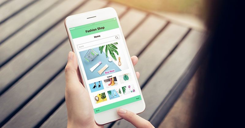 Research compares retail experiences among physical and online brands. 