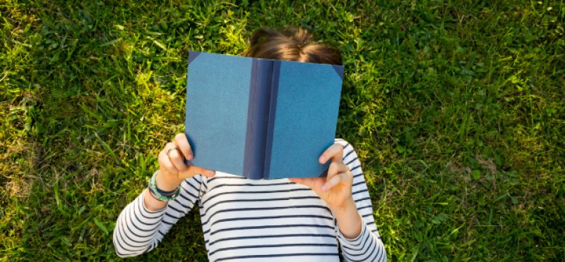 Customer Experience Leaders Reveal Their Summer Reading Lists 