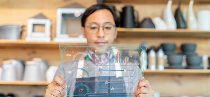 Retailers: Balance AI with a human touch for CX success in 2024